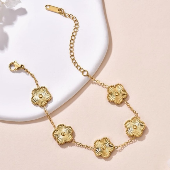 Lux look 18k gold plated 5 motifs clover bracelet luxury look celebrity style - Picture 2 of 4